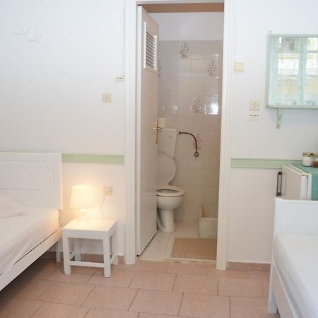 Aegli Rooms Tínos Oda fotoğraf