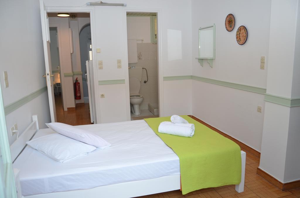 Aegli Rooms Tínos Oda fotoğraf