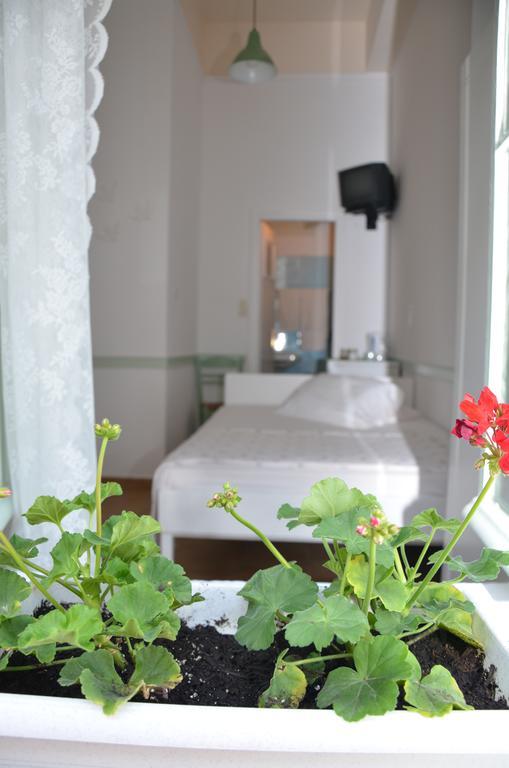 Aegli Rooms Tínos Oda fotoğraf