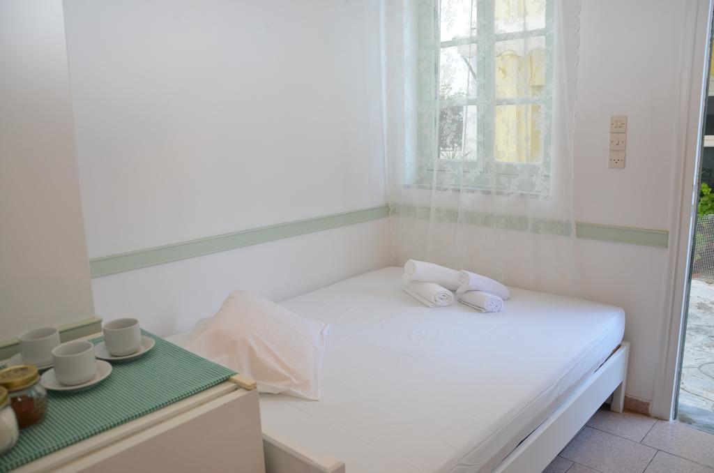 Aegli Rooms Tínos Oda fotoğraf